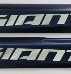 Giant/Liv- Cache Latéral Pour Batterie Energypak 500 Wh Downtube Side Release -Batteries VAE Soldes giant cache lateral side panel batterie downtube bleu fonce gris 2019 explore e plus 2 gts 3840x2160